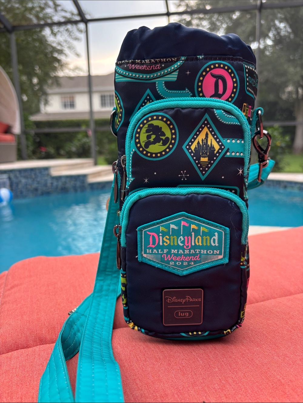 Rundisney Disneyland Half Marathon Weekend Lug Huggie Waterbottle holder Rare!
